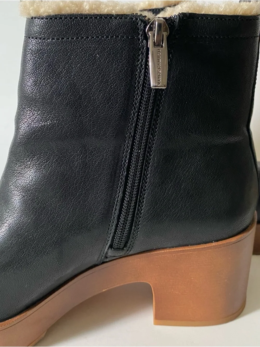 Vince Camuto Platform Leather Ankle Bootie Retro 70s Modern Chunky Heel